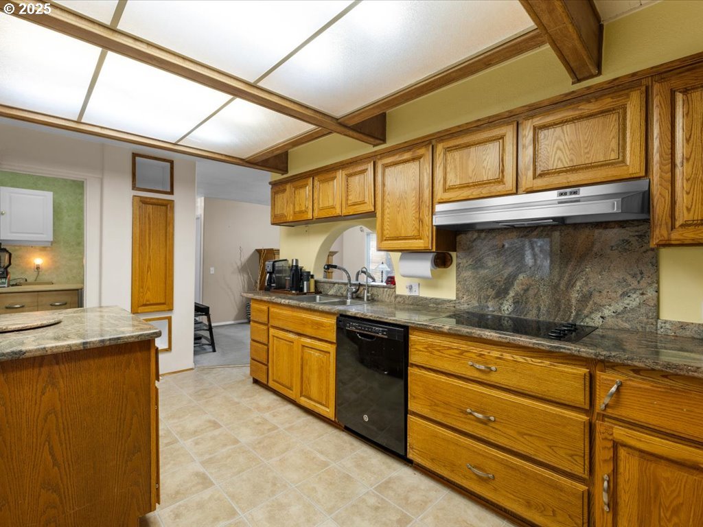 17862 Rainbow Rock Road Brookings, OR 97415 - Photo 27 of 48 Kitchen