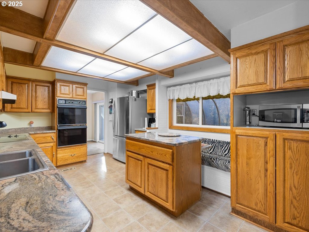 17862 Rainbow Rock Road Brookings, OR 97415 - Photo 29 of 48 Kitchen