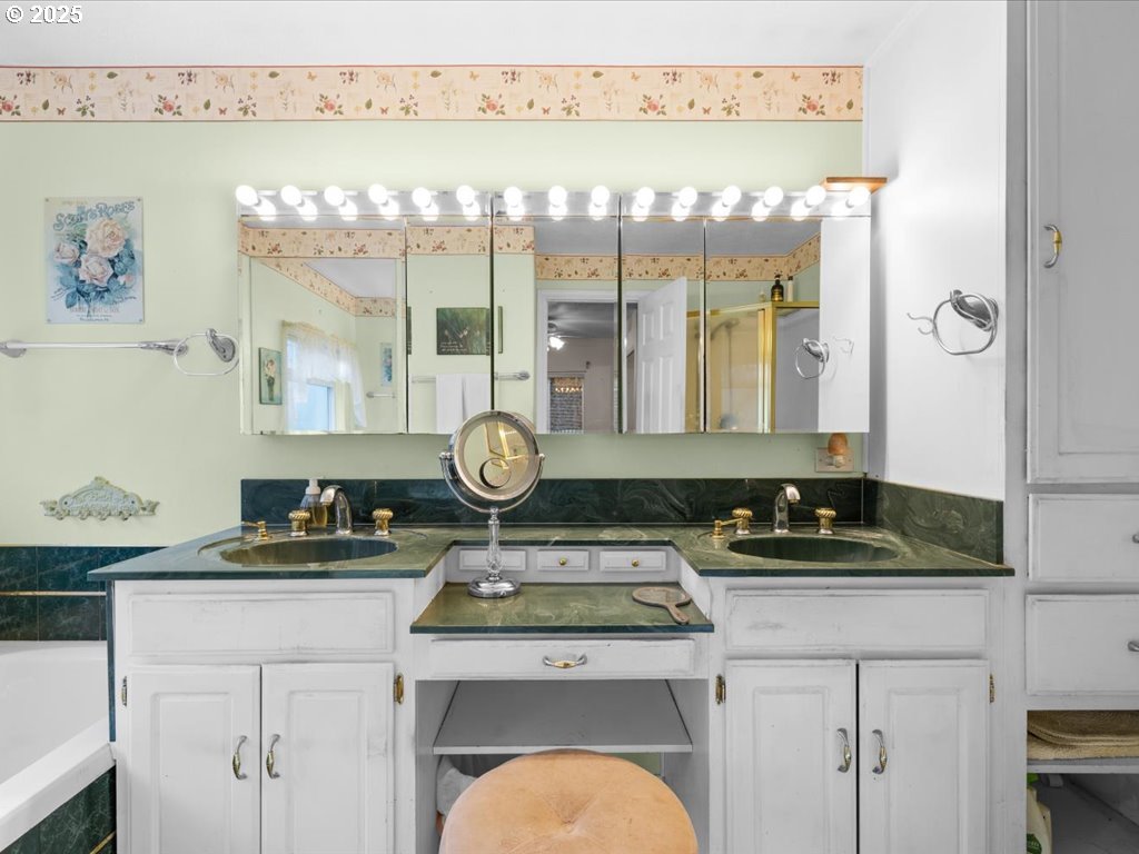 17862 Rainbow Rock Road Brookings, OR 97415 - Photo 32 of 48 Bathroom, Attached