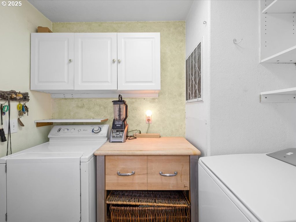 17862 Rainbow Rock Road Brookings, OR 97415 - Photo 39 of 48 Laundry
