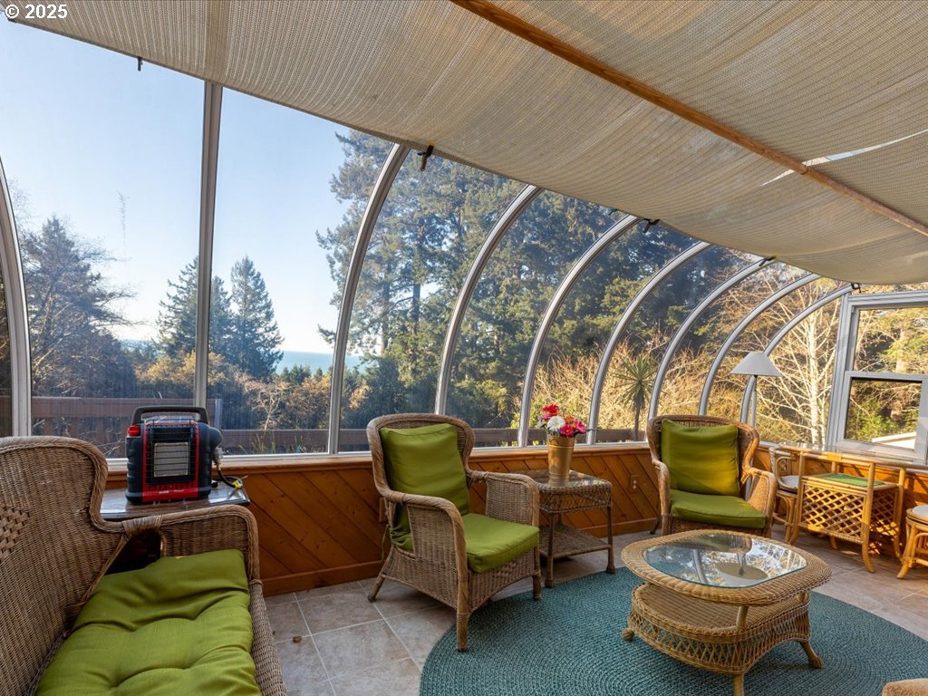 17862 Rainbow Rock Road Brookings, OR 97415 - Photo 40 of 48 Sun Room