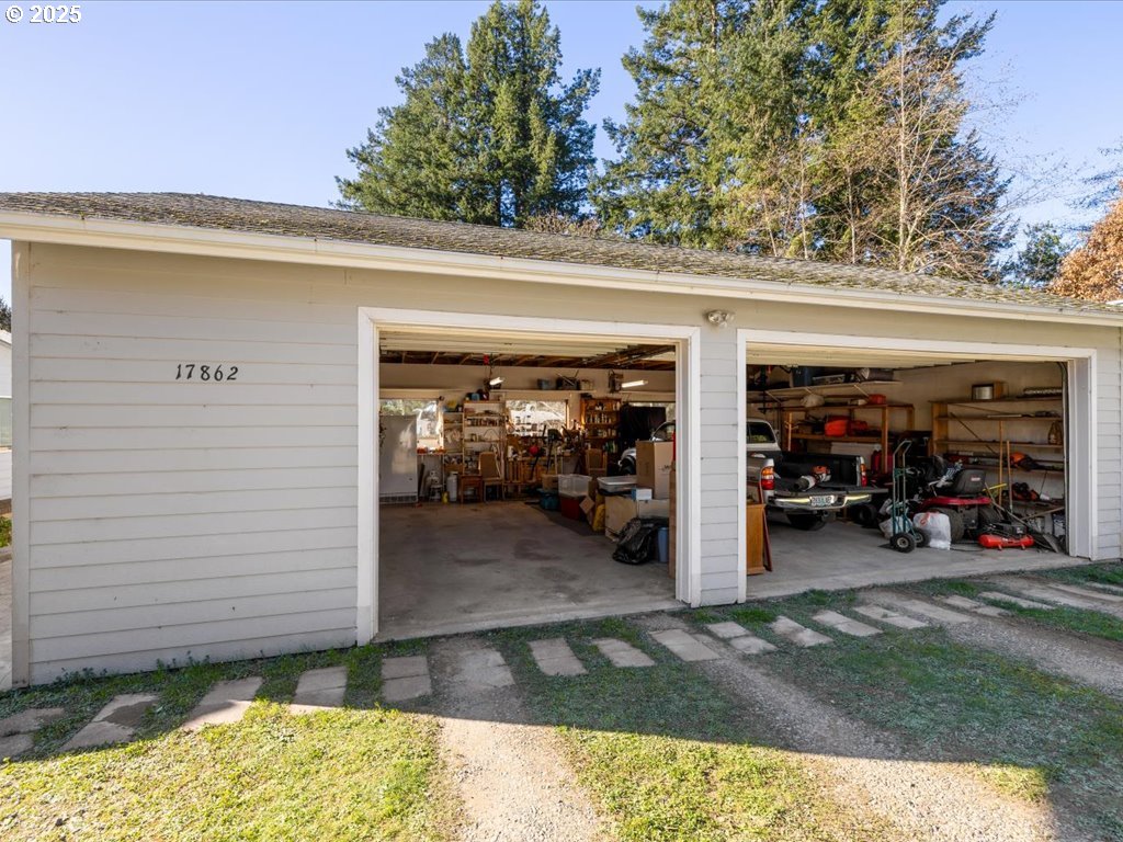 17862 Rainbow Rock Road Brookings, OR 97415 - Photo 43 of 48 Garage