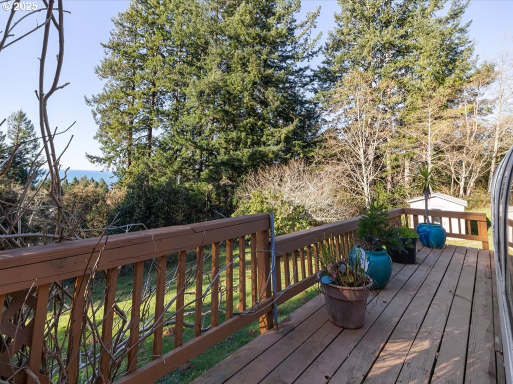17862 Rainbow Rock Road Brookings, OR 97415 - Photo 6 of 48 Yard