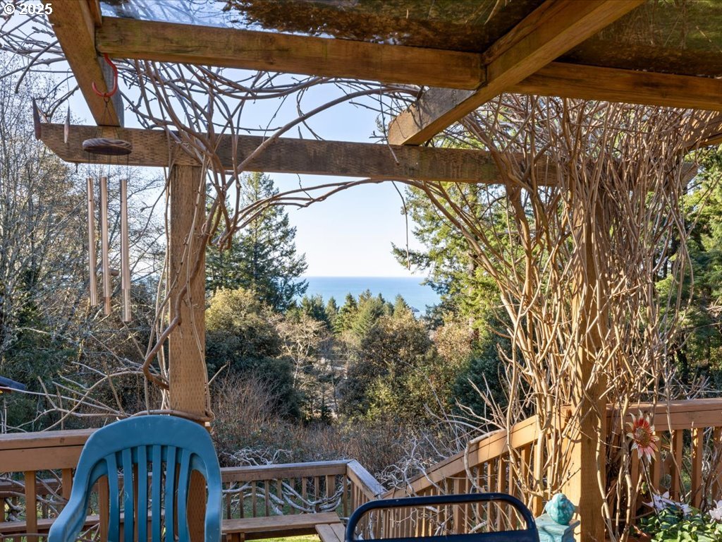 17862 Rainbow Rock Road Brookings, OR 97415 - Photo 10 of 48 Deck