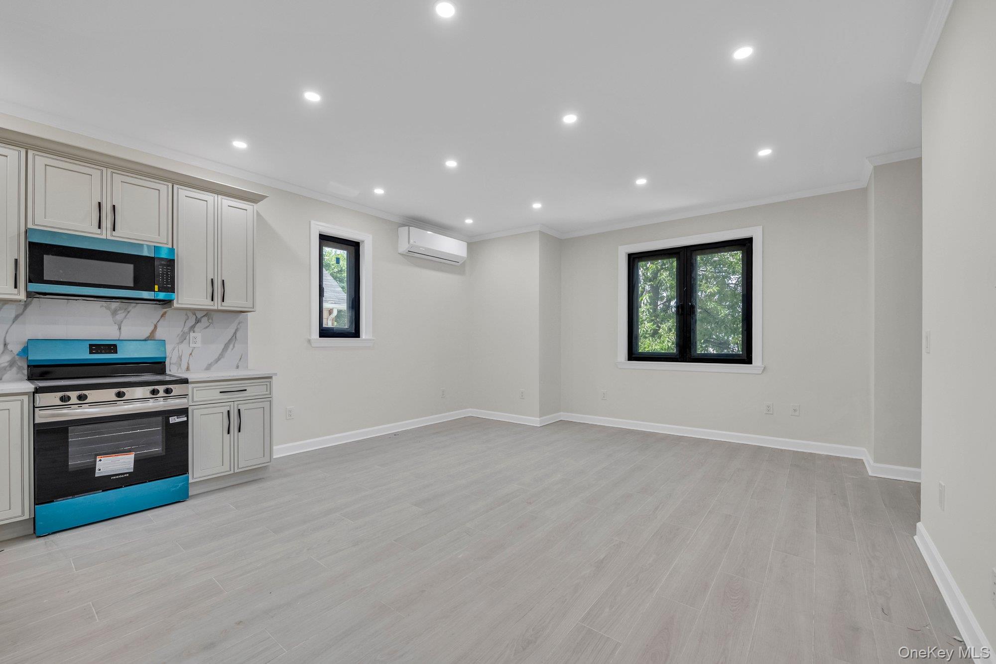 164-28 77th Road Queens, NY 11366 - Photo 8 of 16