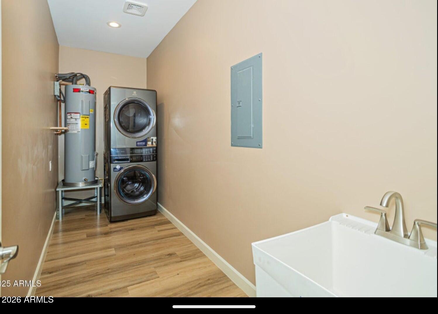 4695 Kerry Drive Rimrock, AZ 86335 - Photo 34 of 47 a utility room with dryer and washer