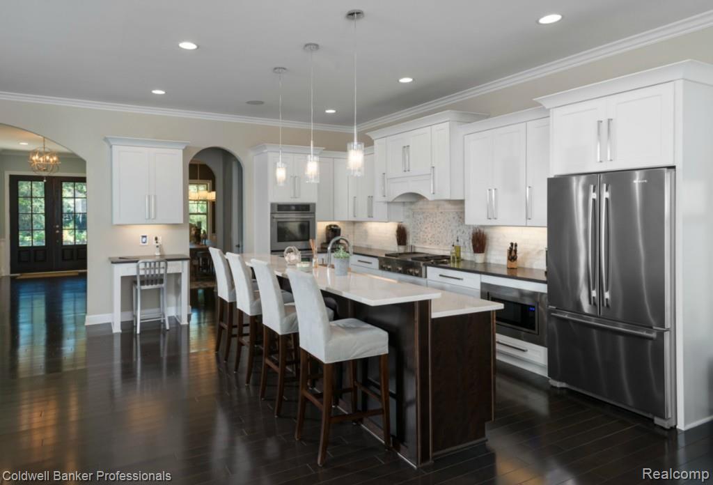11570 Napier Road Plymouth, MI 48170 - Photo 5 of 12 Gourmet Kitchen