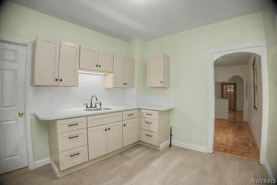 31 Riverside Avenue Buffalo, NY 14207 - Photo 18 of 29