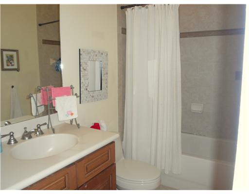 8328 Northwest 8th Terrace, Unit 37 Boca Raton, FL 33487 - Photo 12 of 18 Bathroom