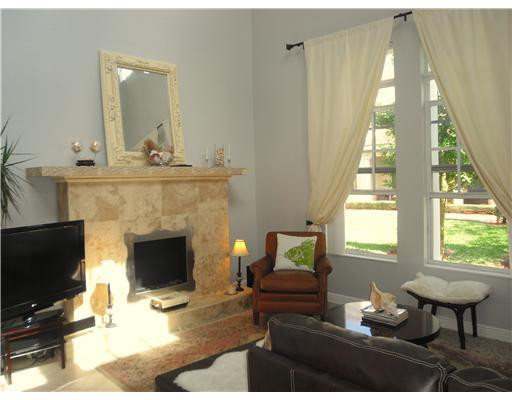 8328 Northwest 8th Terrace, Unit 37 Boca Raton, FL 33487 - Photo 2 of 18 Living Room