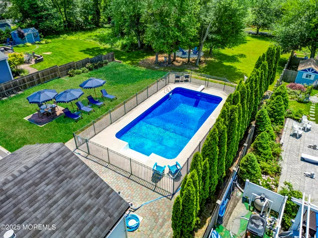 a view of an outdoor space