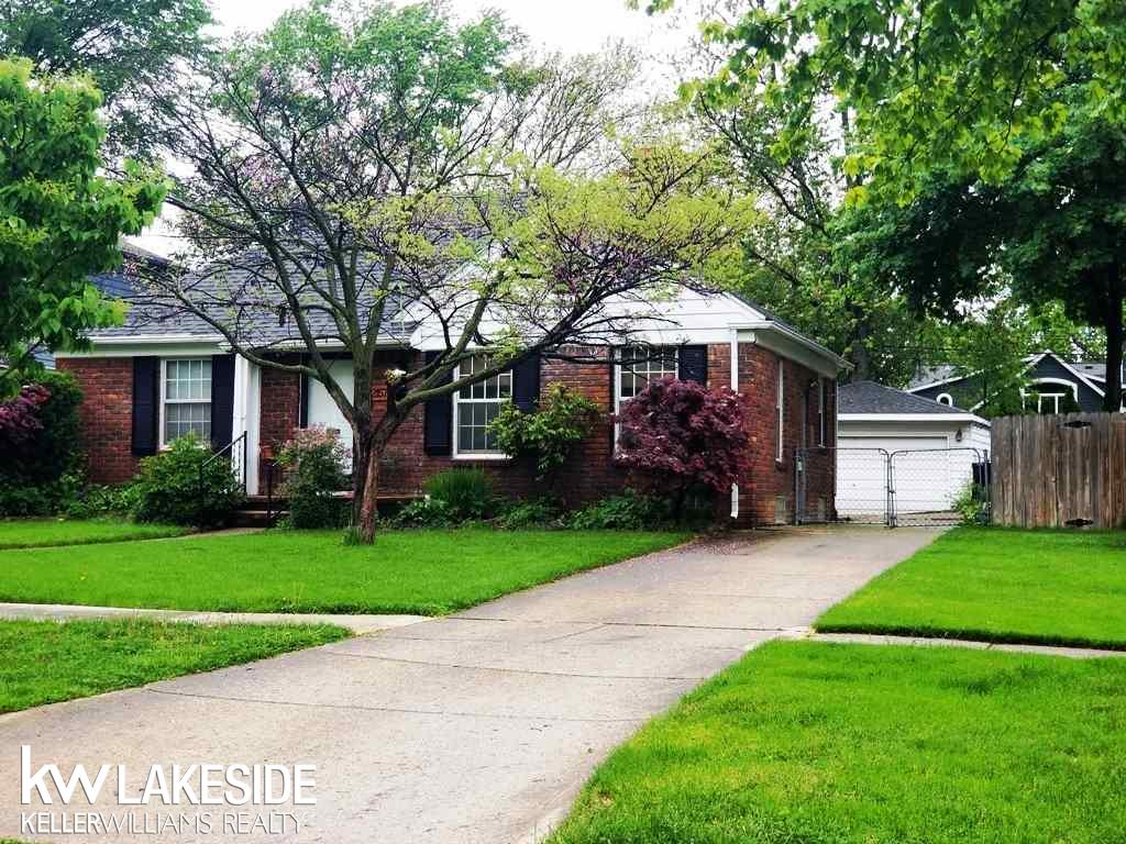 2157 Dorchester Road Birmingham, MI 48009 - Photo 8 of 30 31380854-7.JPG