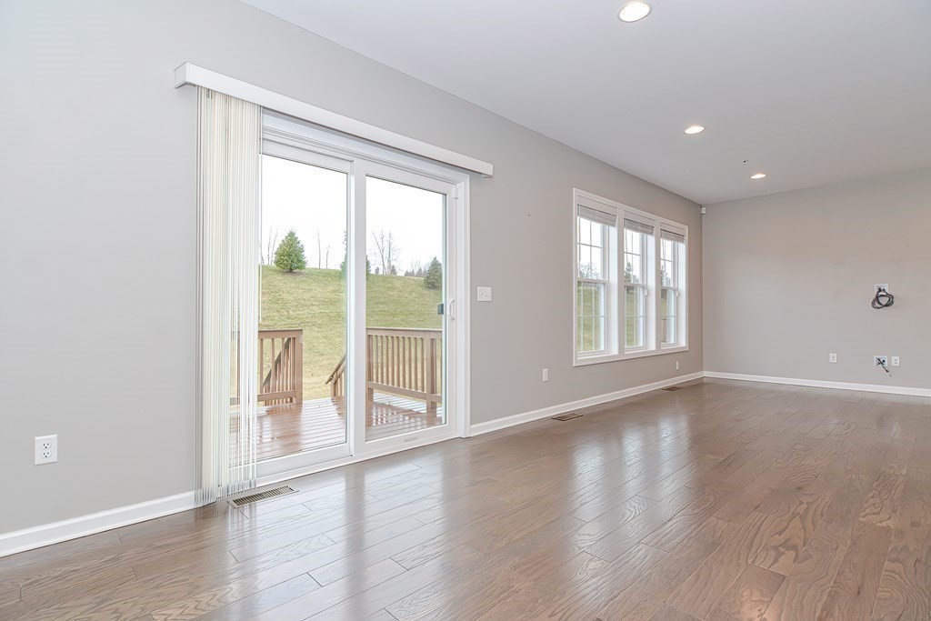 22 Locust Lane, Unit 22 Hopkinton, MA 01748 - Photo 3 of 33