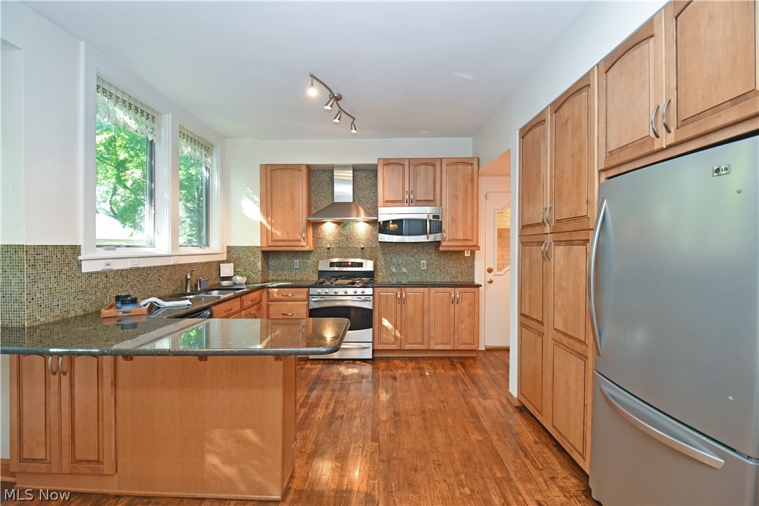 2831 Edgehill Road Cleveland, OH 44118 - Photo 7 of 28 Gallery Image 7