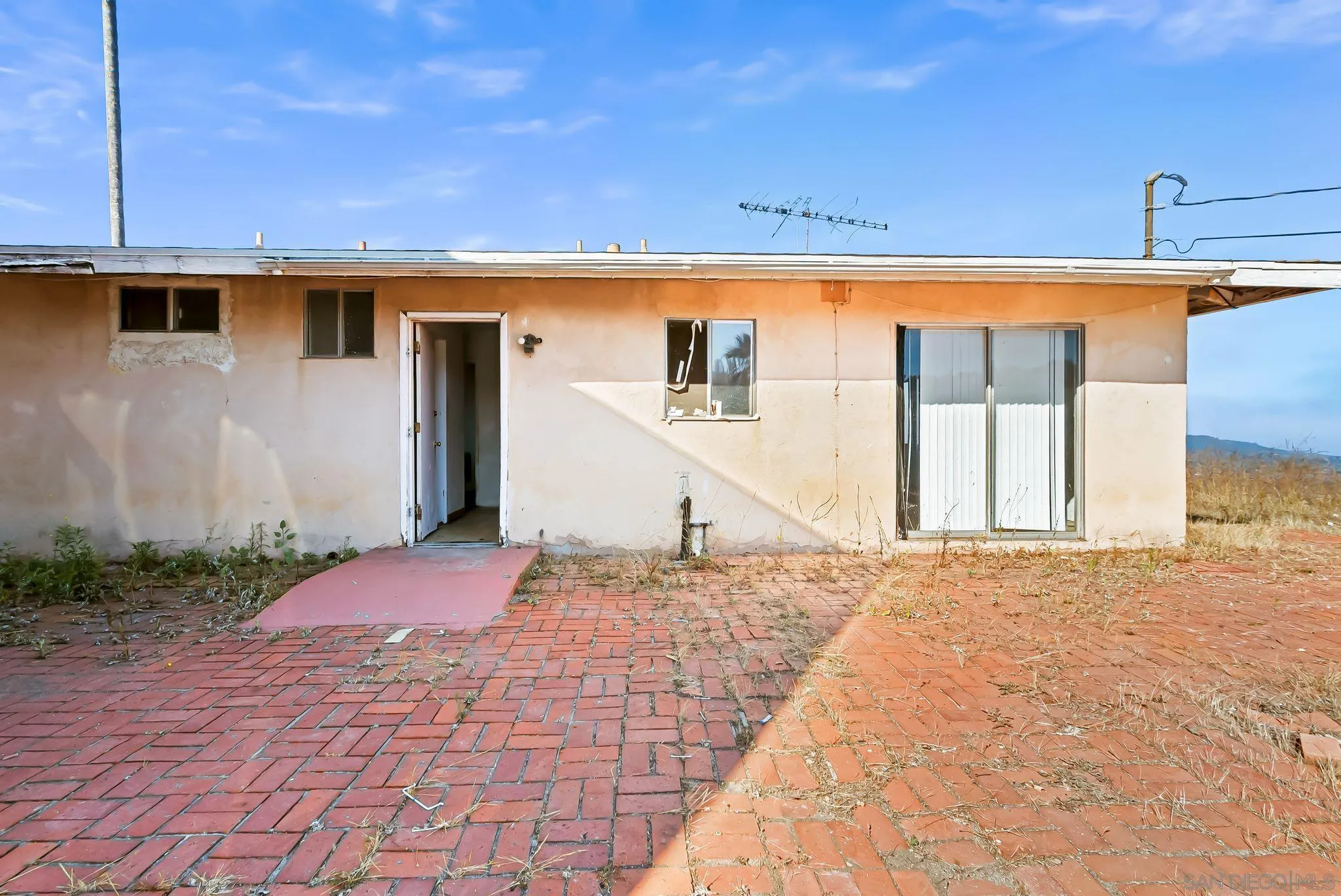 6133 Rainbow Heights Road Fallbrook, CA 92028 - Photo 19 of 55 a front view of a house