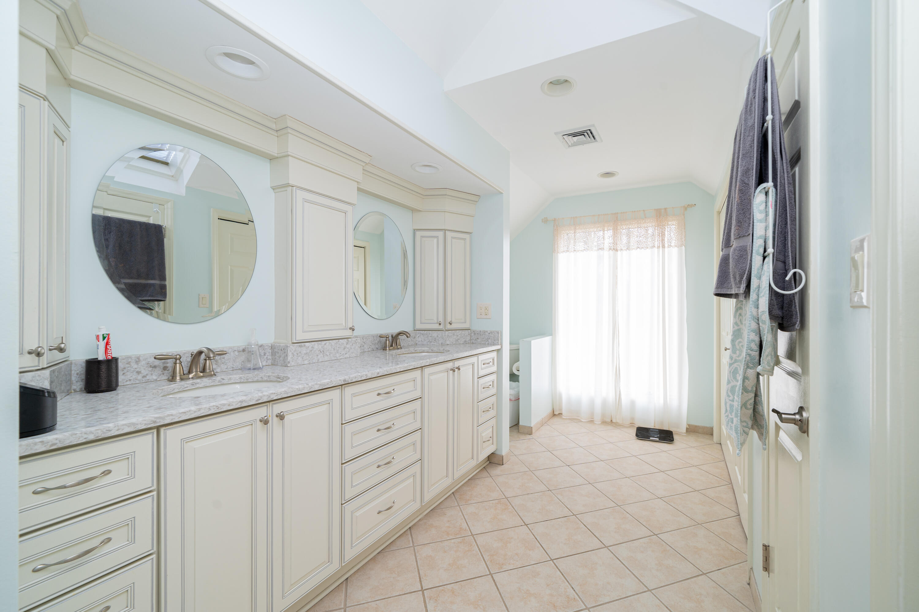 2902 Brughs Mill Road Fincastle, VA 24090 - Photo 23 of 35 Primary Bath Upper Level