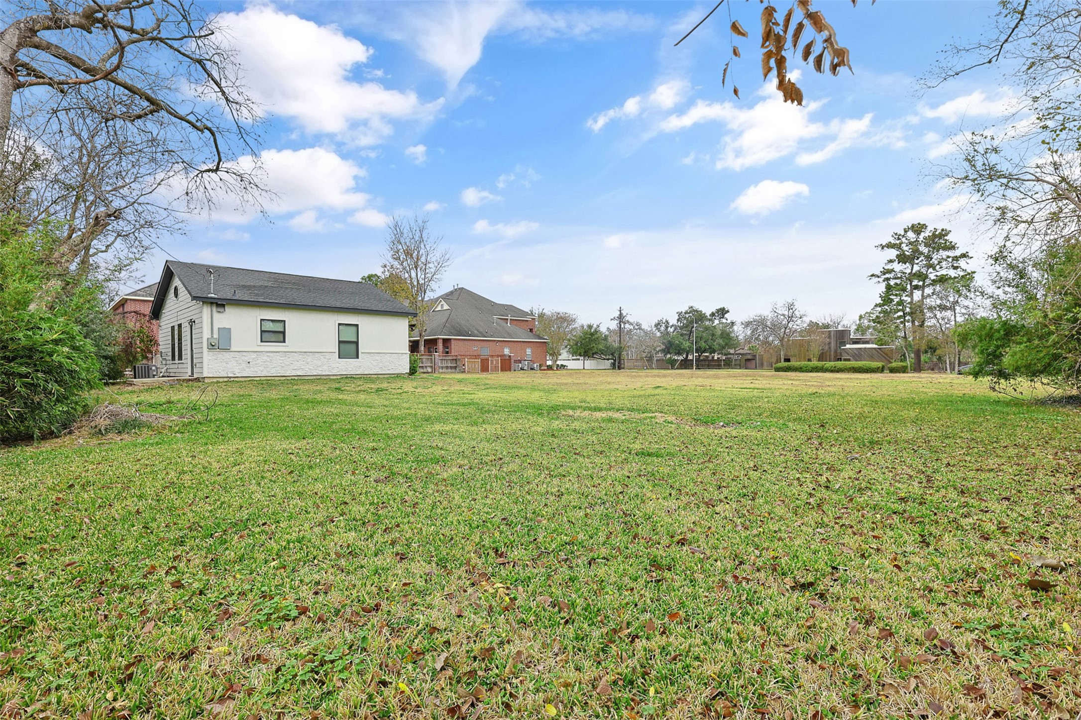 3922 Roseneath Drive Houston, TX 77021 - Photo 15 of 16 a backyard of a house with lots of green space