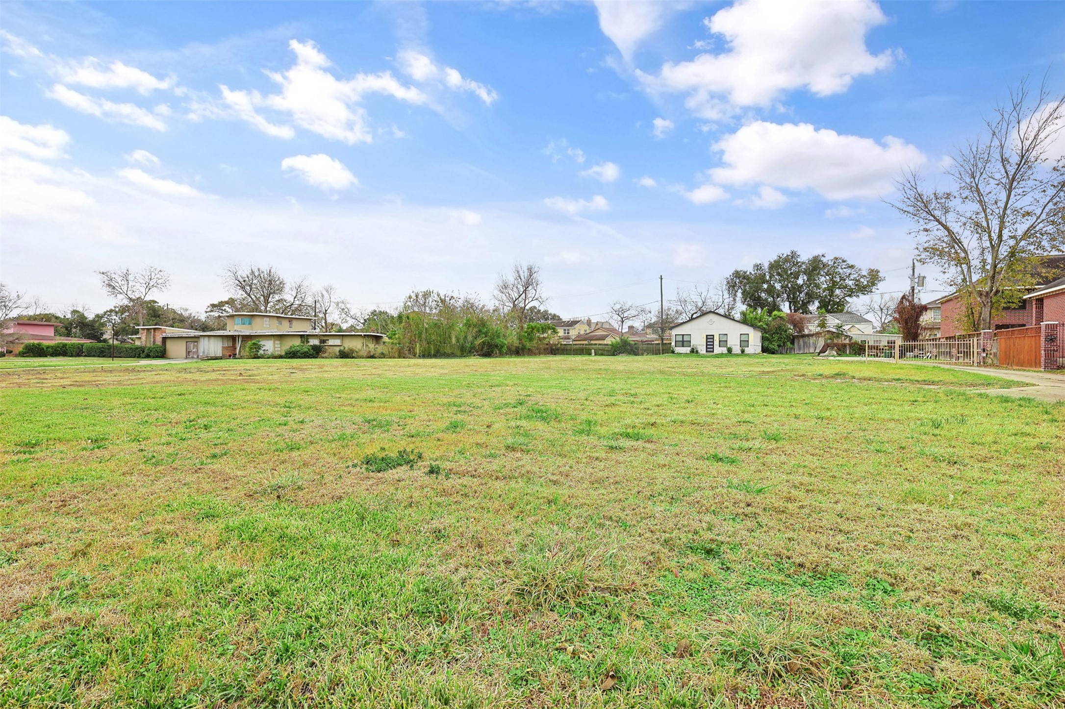3922 Roseneath Drive Houston, TX 77021 - Photo 4 of 16 a view of a grassy field with entertaining space