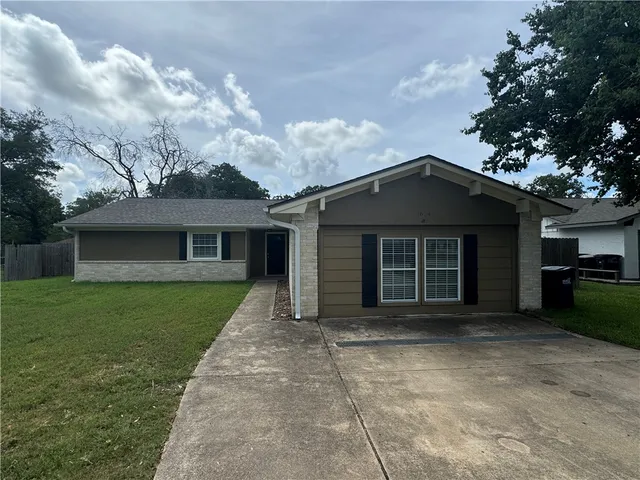 $2,000 | 1604 Austin Avenue, College Station, TX 77845