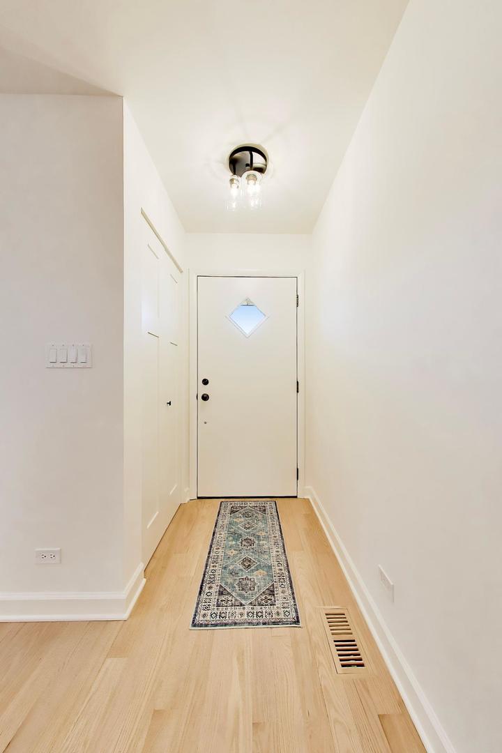 656 Jon Lane Des Plaines, IL 60016 - Photo 10 of 25
