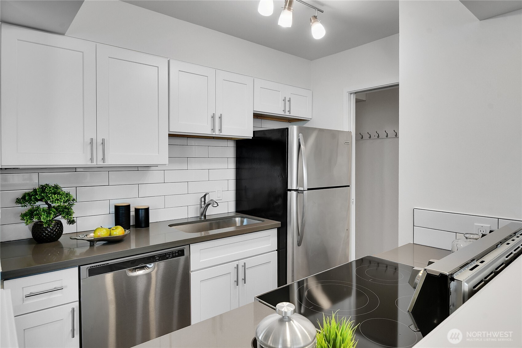 2201 3rd Avenue, Unit 1303 Seattle, WA 98121 - Photo 8 of 20