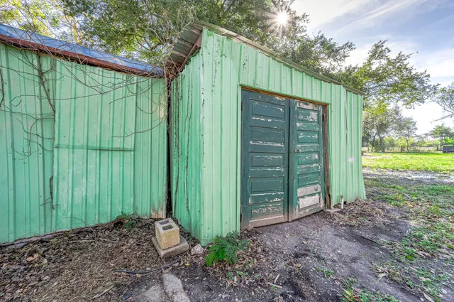 a view of a backyard with garden