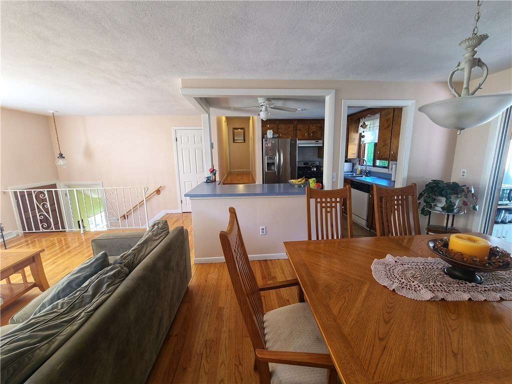 39 Kerri Lyn Road Warwick, RI 02889 - Photo 3 of 33