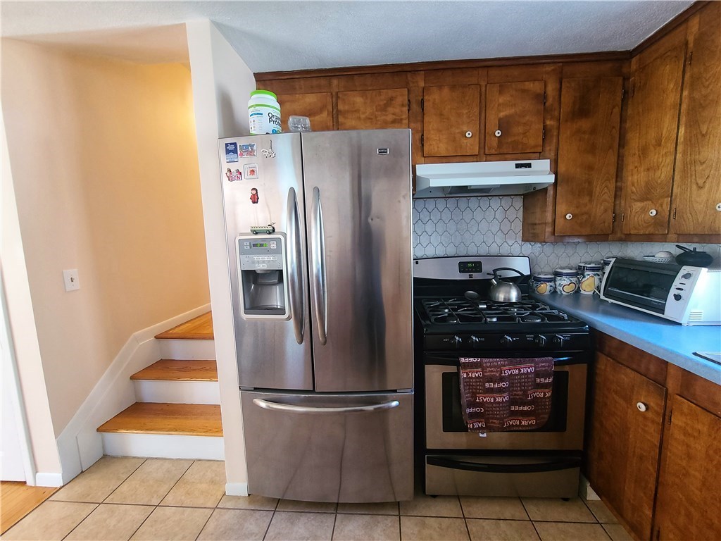 39 Kerri Lyn Road Warwick, RI 02889 - Photo 8 of 33