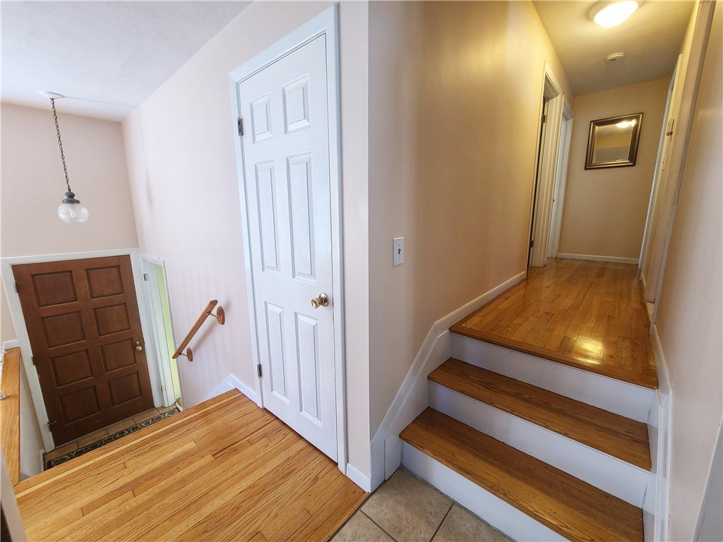 39 Kerri Lyn Road Warwick, RI 02889 - Photo 9 of 33