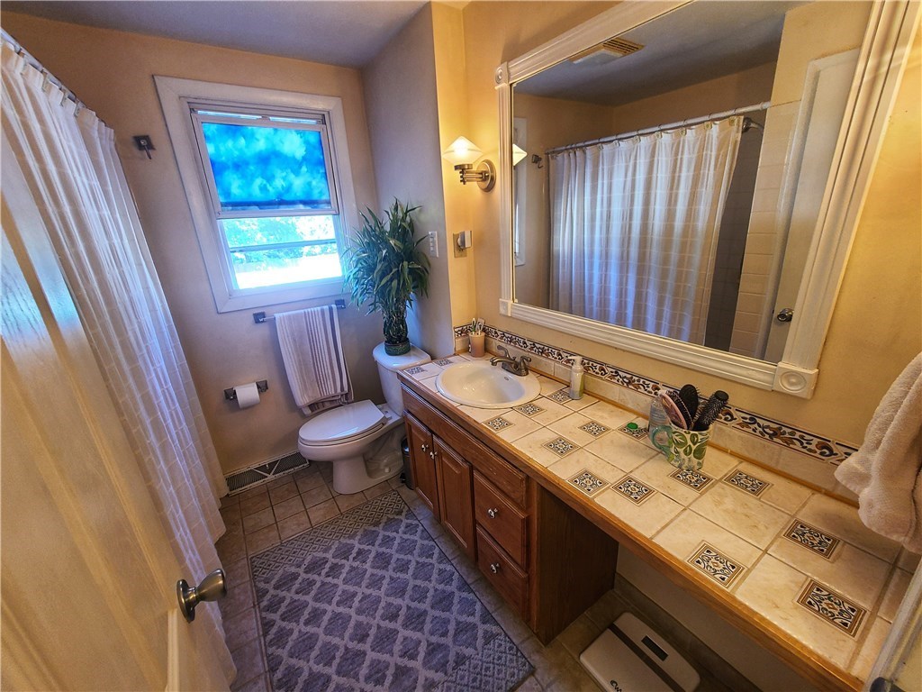 39 Kerri Lyn Road Warwick, RI 02889 - Photo 10 of 33