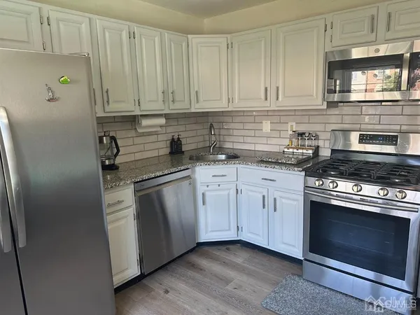 $469,000 | 14 Albury Way, North Brunswick, NJ 08902