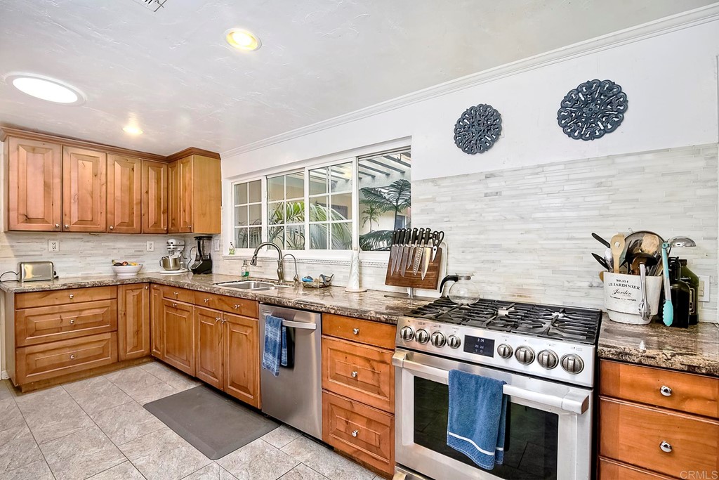 1674 Hilcorte Drive Escondido, CA 92026 - Photo 12 of 38