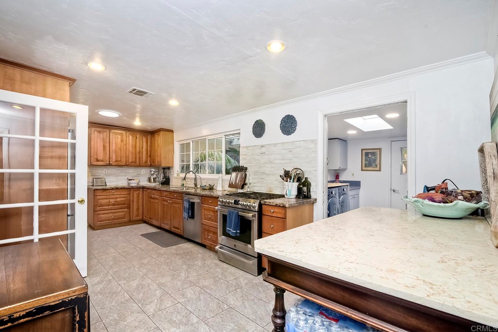 1674 Hilcorte Drive Escondido, CA 92026 - Photo 14 of 38