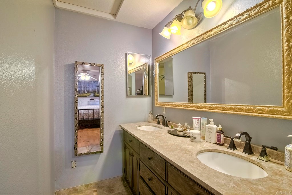 1674 Hilcorte Drive Escondido, CA 92026 - Photo 17 of 38