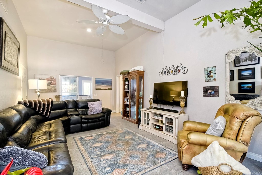 1674 Hilcorte Drive Escondido, CA 92026 - Photo 6 of 38