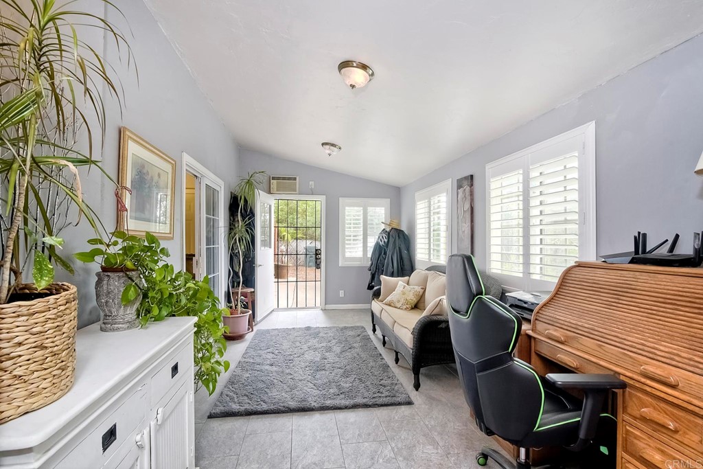 1674 Hilcorte Drive Escondido, CA 92026 - Photo 10 of 38