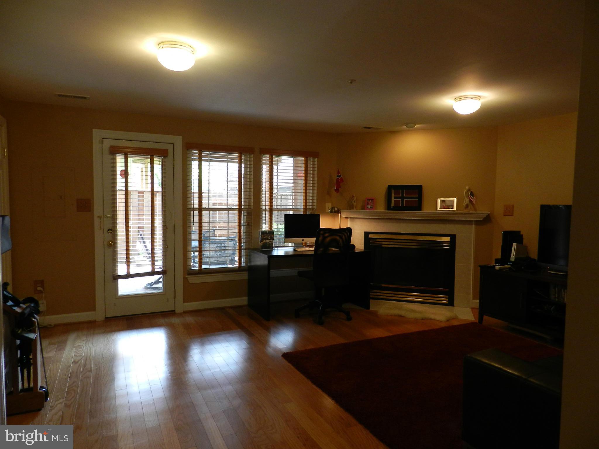 14113 Parker Farm Way Silver Spring, MD 20906 - Photo 4 of 29 Family Room