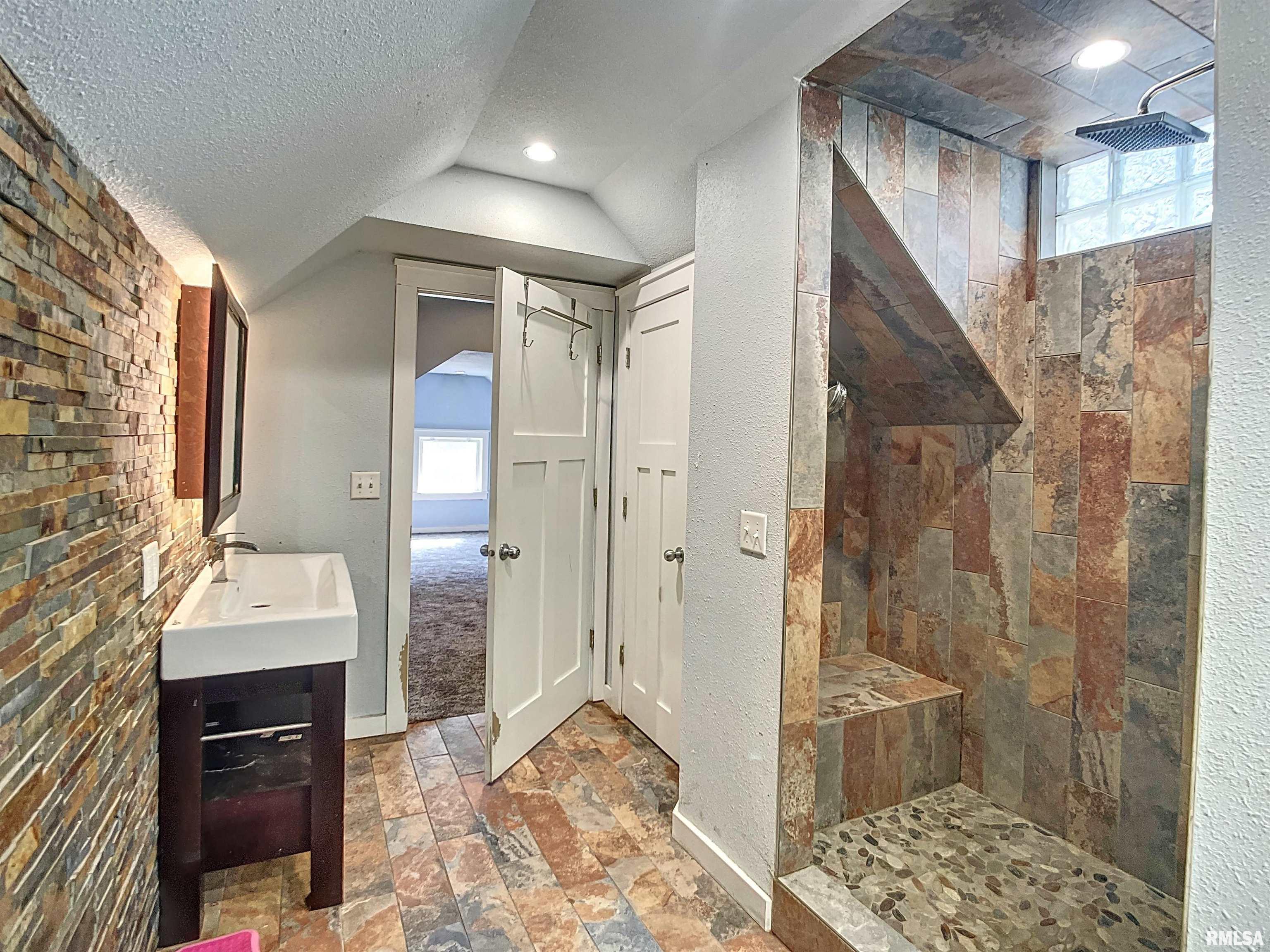 1220 Warren Street Davenport, IA 52804 - Photo 25 of 30