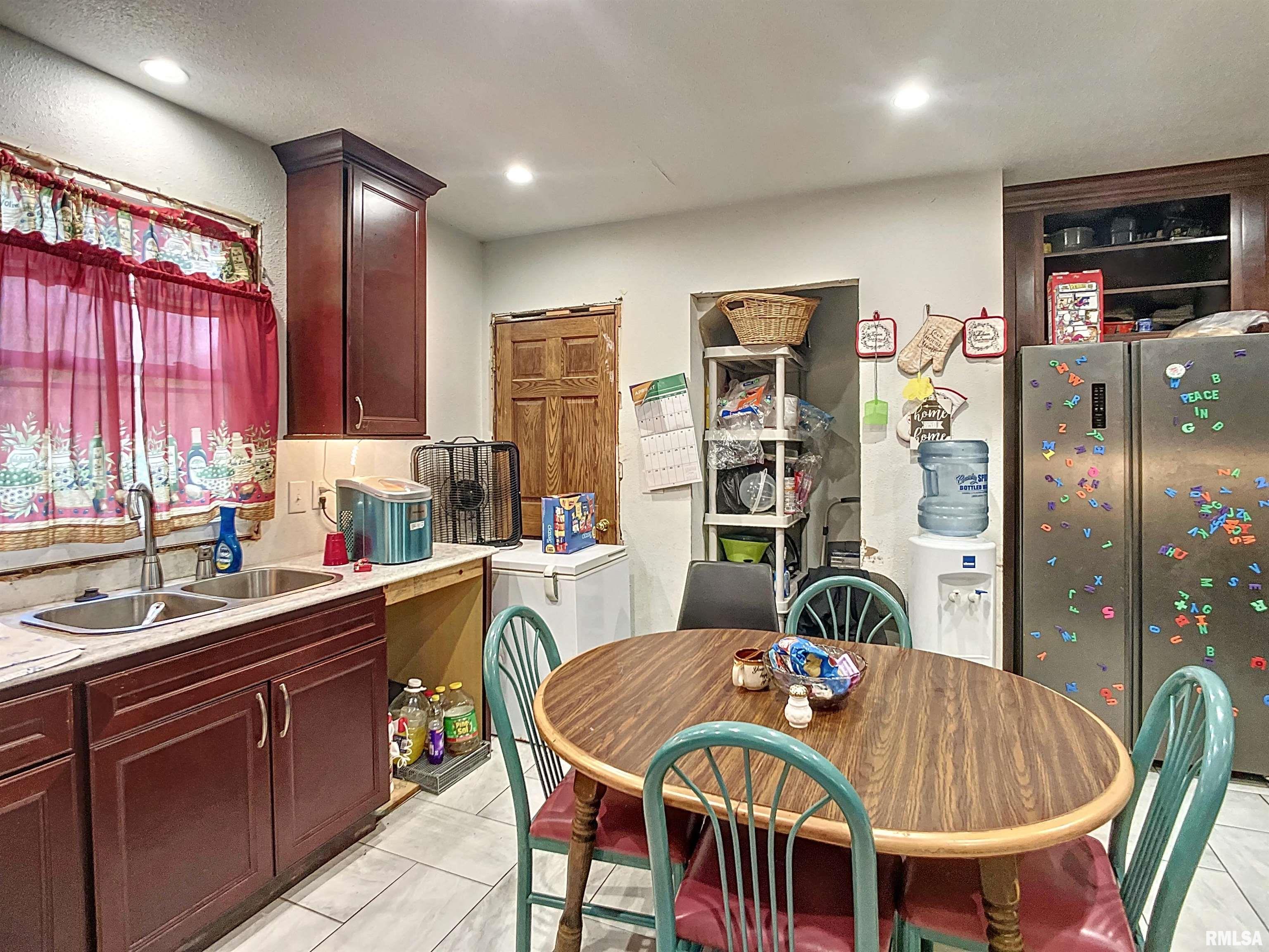 1220 Warren Street Davenport, IA 52804 - Photo 7 of 30