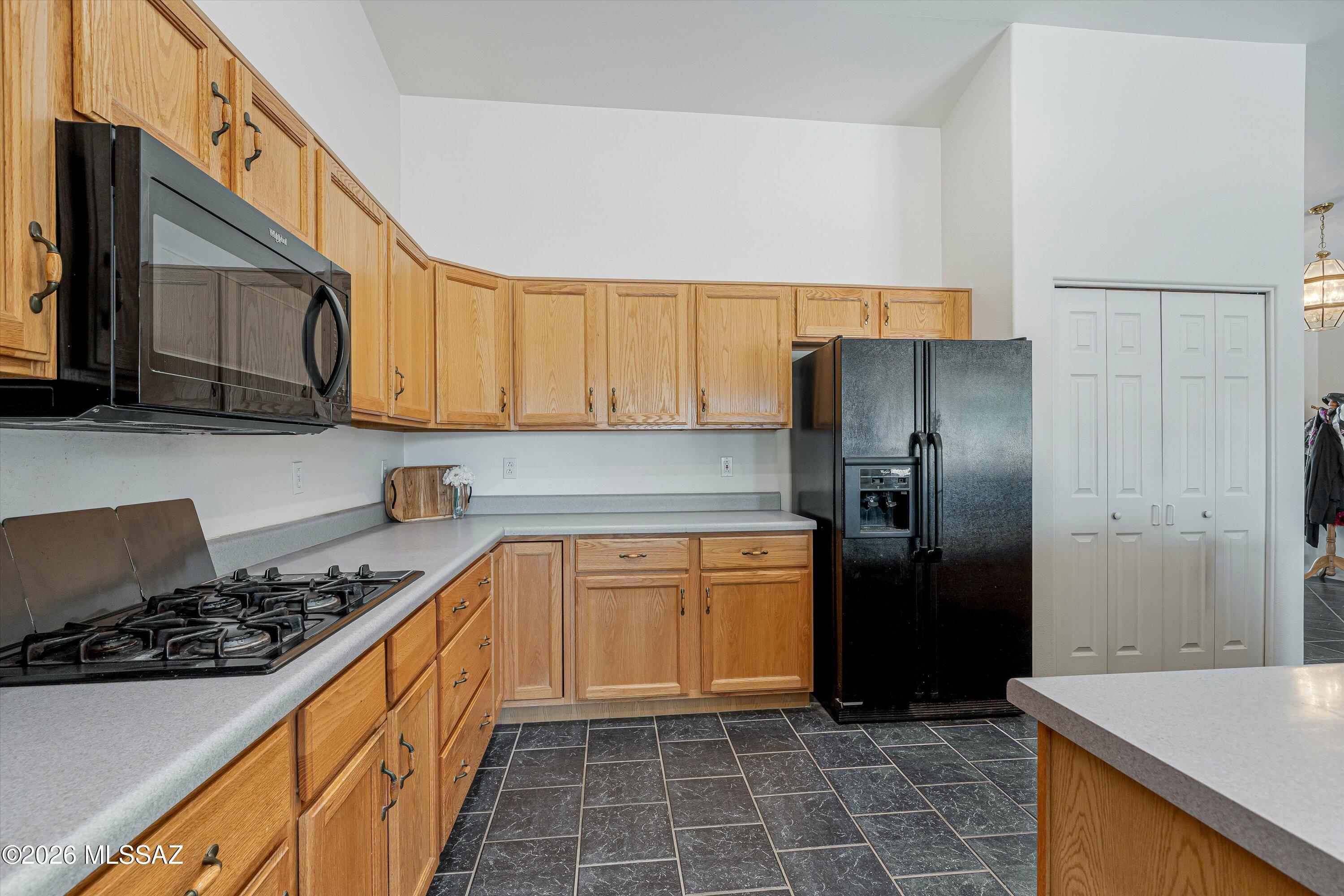 4940 North Castle Ridge Road Tucson, AZ 85749 - Photo 12 of 43 14-Kitchen
