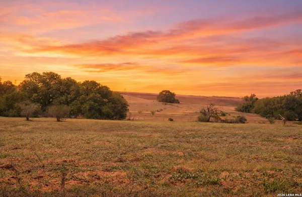 $900,000 | 2141 County Road 132, Floresville, TX 78114