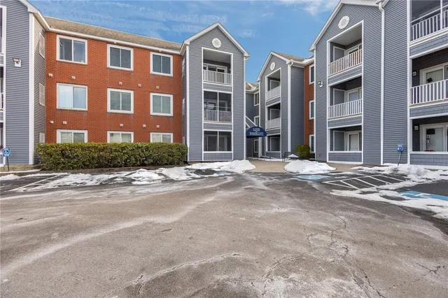 $325,000 | 1800 Douglas Avenue, Unit 310, North Providence, RI 02904