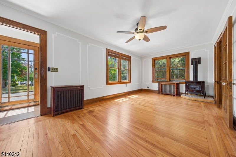 659 Raritan Road Cranford, NJ 07016 - Photo 4 of 36