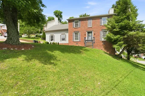 $439,900 | 1716 Champions Drive, Nashville, TN 37211