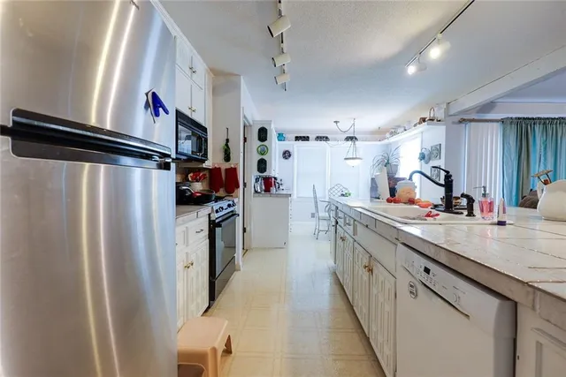 $282,500 | 1008 Southwest 17th Street, Blue Springs, MO 64015