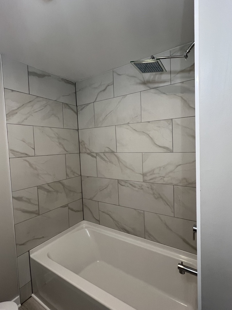 407 Abe Street Plano, IL 60545 - Photo 10 of 15 a bathroom with a bathtub and shower