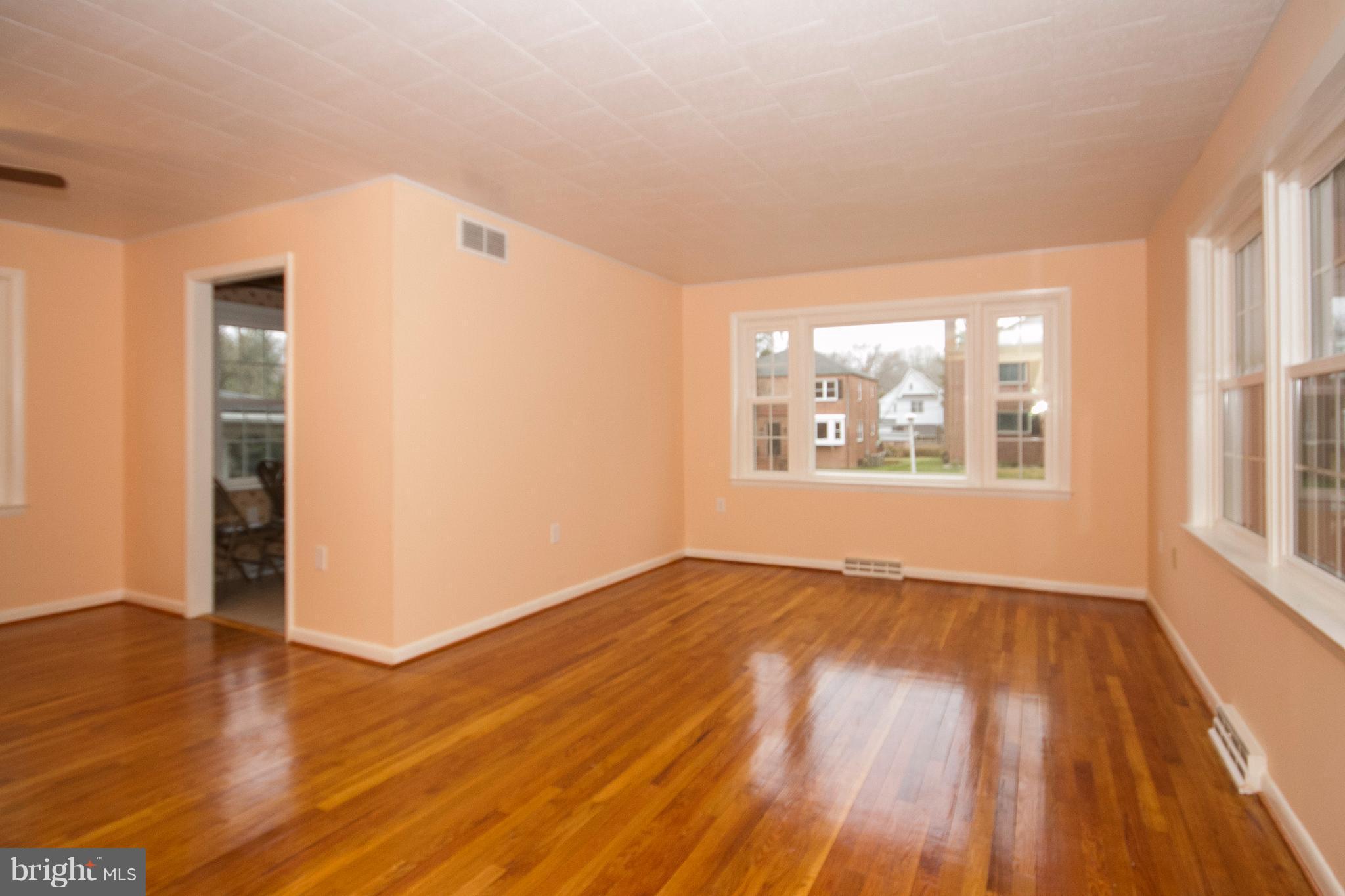 3407 Rosedale Road Baltimore, MD 21215 - Photo 7 of 22 Living Room