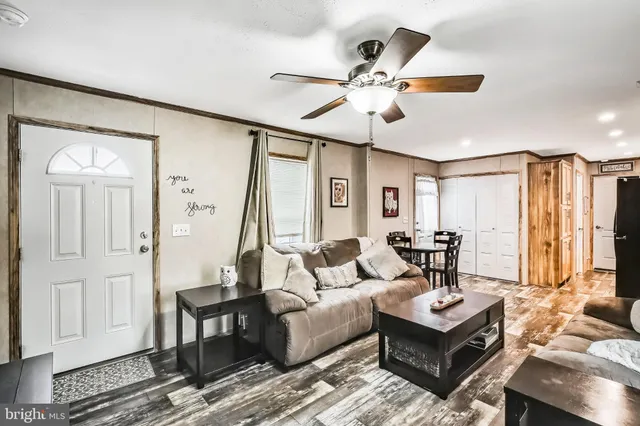 $215,000 | 32 Bayshore Mobile Manor, Keyport, NJ 07735