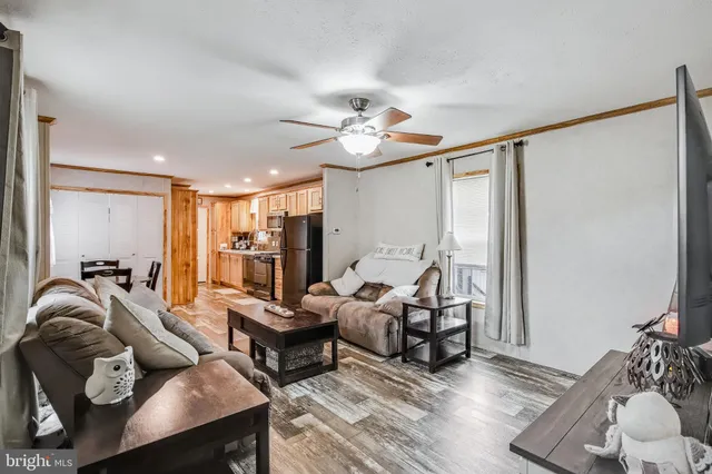 $215,000 | 32 Bayshore Mobile Manor, Keyport, NJ 07735