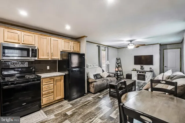 $215,000 | 32 Bayshore Mobile Manor, Keyport, NJ 07735